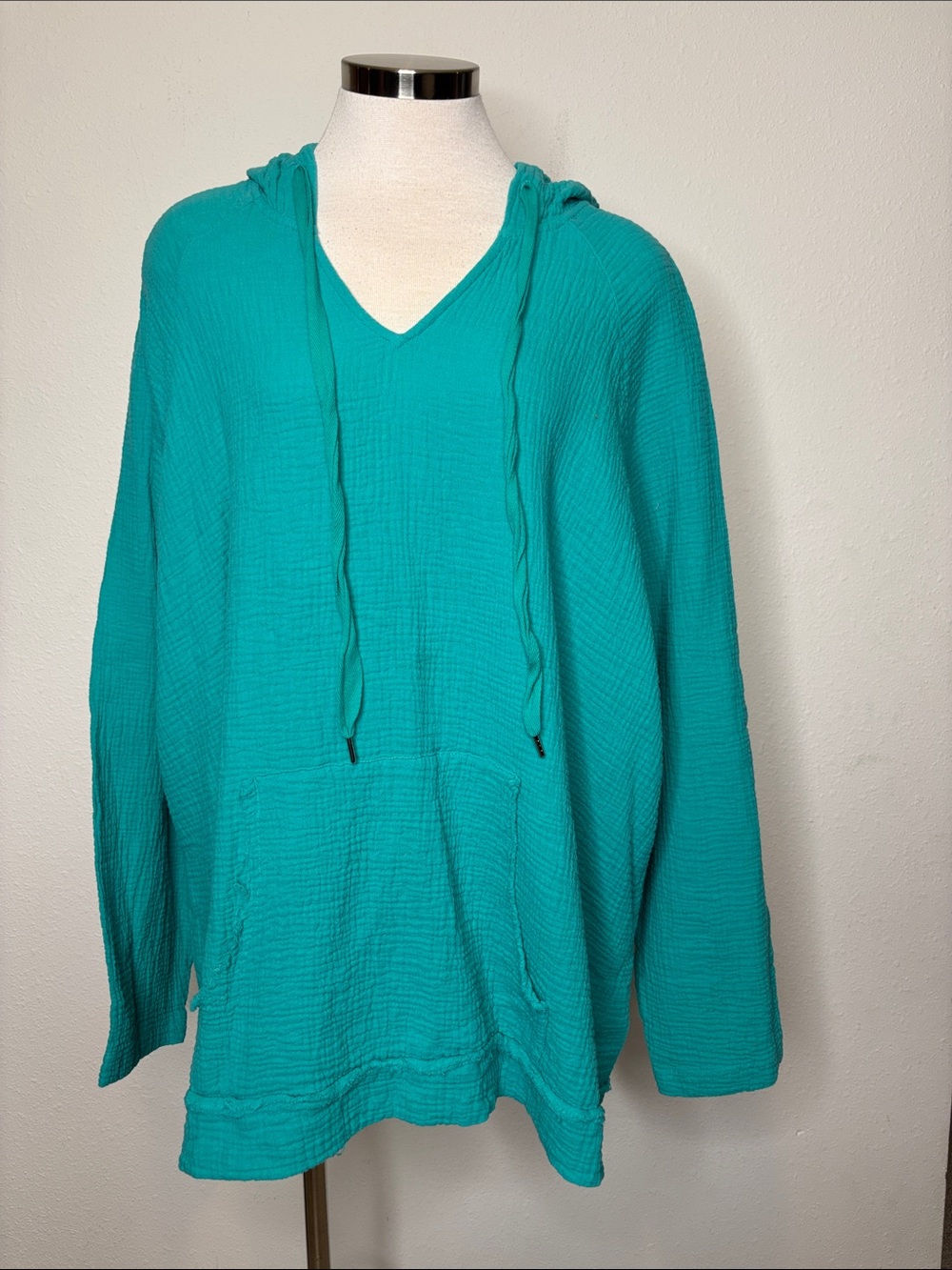 Belle Beach. by Kim Gravel Teal V-Neck Hooded Pullover